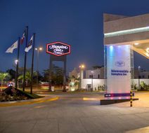 Hampton Inn by Hilton Villahermosa Exterior