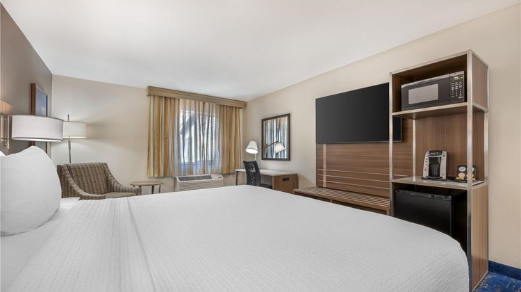 Best Western Plus Portland Airport Hotel Room