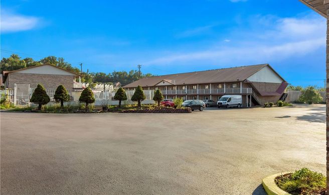 Days Inn Huntington Exterior
