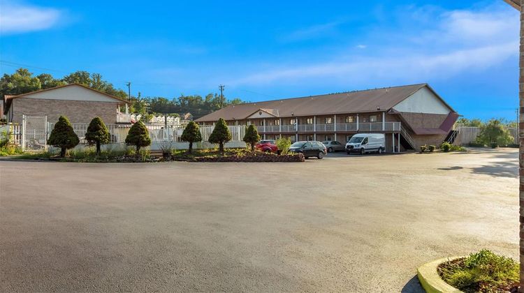 Days Inn Huntington Exterior