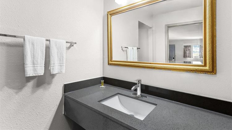 Days Inn Huntington Room