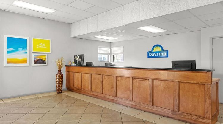 Days Inn Huntington Lobby