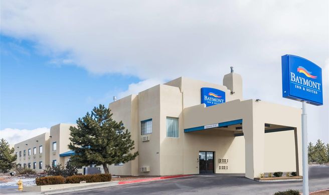 Baymont Inn & Suites Santa Fe Exterior