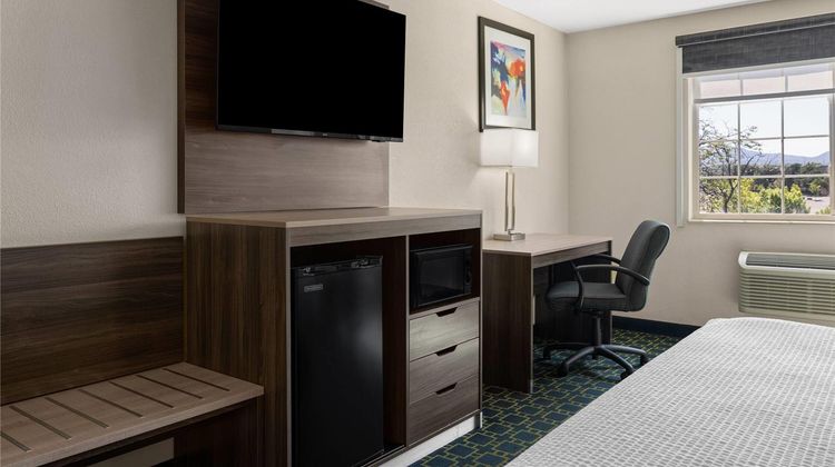 Baymont Inn & Suites Santa Fe Room