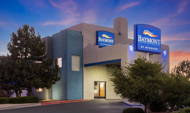 Baymont Inn & Suites Santa Fe Exterior