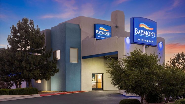 Baymont Inn & Suites Santa Fe Exterior