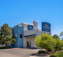 Baymont Inn & Suites Santa Fe Exterior