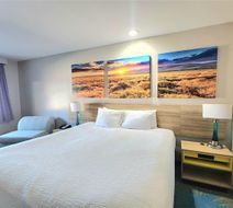 Days Inn & Suites Katy Room