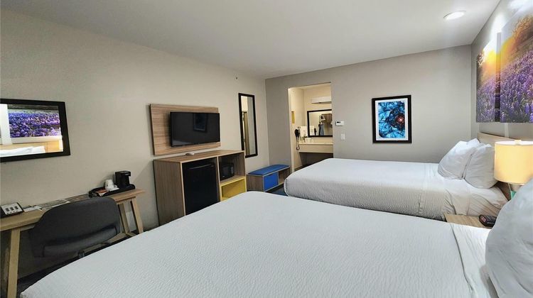 Days Inn & Suites Katy Room