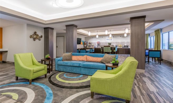 Days Inn & Suites Katy Lobby