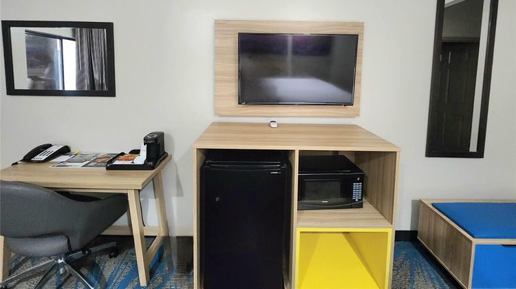 Days Inn & Suites Katy Room