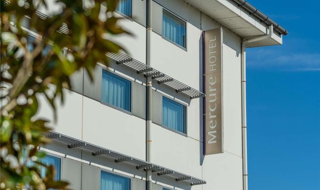 Mercure Newcastle Airport Exterior