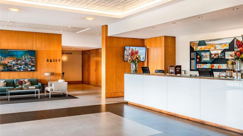 <b>Mercure Lisboa Almada Exterior</b>. Images powered by <a href="https://iceportal.shijigroup.com/" title="IcePortal" target="_blank">IcePortal</a>.