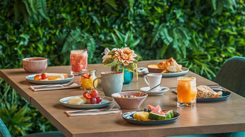 <b>Mercure Lisboa Almada Restaurant</b>. Images powered by <a href="https://iceportal.shijigroup.com/" title="IcePortal" target="_blank">IcePortal</a>.