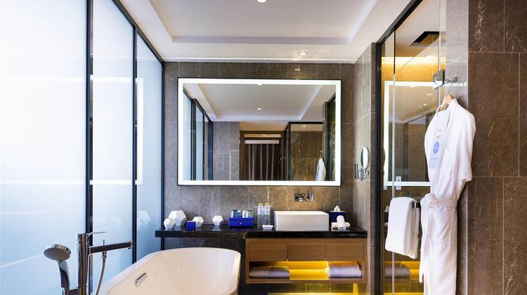 Novotel Ningbo East Hotel Suite