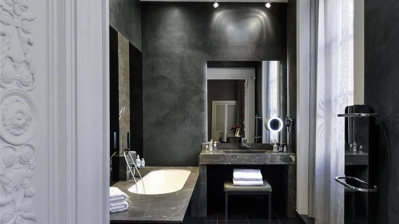 <b>La Cour des Consuls Hotel & Spa Toulouse Room</b>. Images powered by <a href="https://iceportal.shijigroup.com/" title="IcePortal" target="_blank">IcePortal</a>.