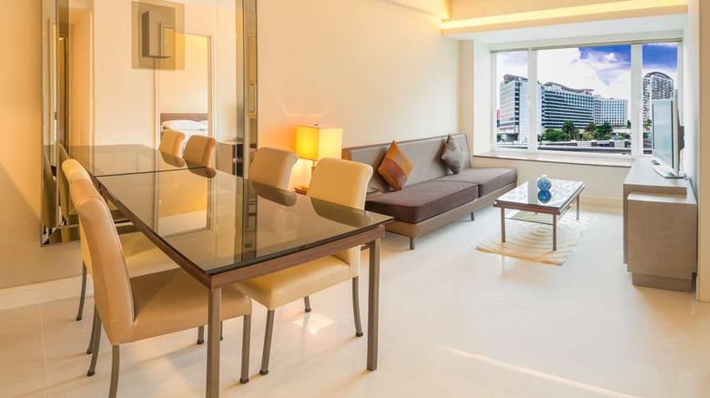 <b>Kowloon Harbourfront Hotel Suite</b>. Images powered by <a href="https://iceportal.shijigroup.com/" title="IcePortal" target="_blank">IcePortal</a>.