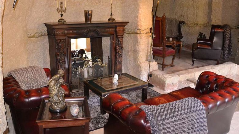 <b>Chateau de Pray Lobby</b>. Images powered by <a href="https://iceportal.shijigroup.com/" title="IcePortal" target="_blank">IcePortal</a>.
