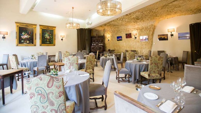 <b>Chateau de Pray Restaurant</b>. Images powered by <a href="https://iceportal.shijigroup.com/" title="IcePortal" target="_blank">IcePortal</a>.