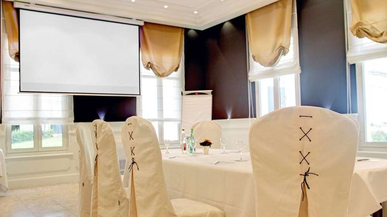 <b>Le Clos de la Ribaudiere Meeting</b>. Images powered by <a href="https://iceportal.shijigroup.com/" title="IcePortal" target="_blank">IcePortal</a>.