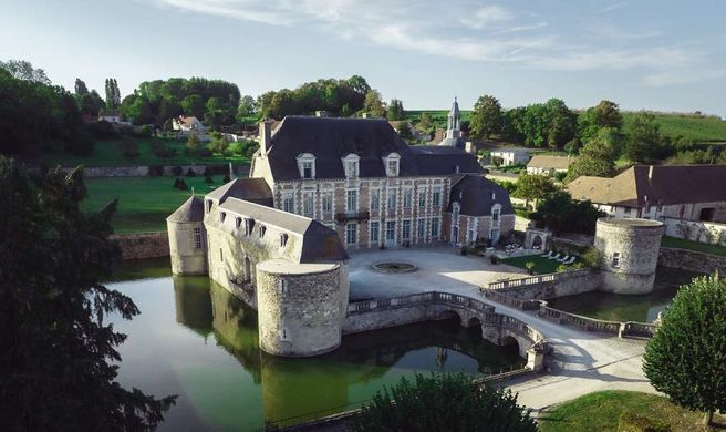 Le Chateau d'Etoges Exterior