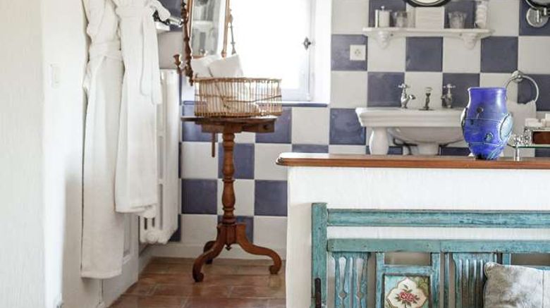 <b>La Bastide de Moustiers Room</b>. Images powered by <a href="https://iceportal.shijigroup.com/" title="IcePortal" target="_blank">IcePortal</a>.