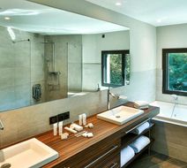 Hotel Baud Room