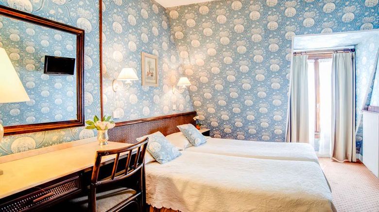 <b>Hotel Le Clement Saint Germain Room</b>. Images powered by <a href="https://iceportal.shijigroup.com/" title="IcePortal" target="_blank">IcePortal</a>.