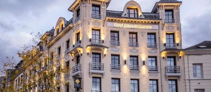 Hotel Jehan de Beauce Exterior