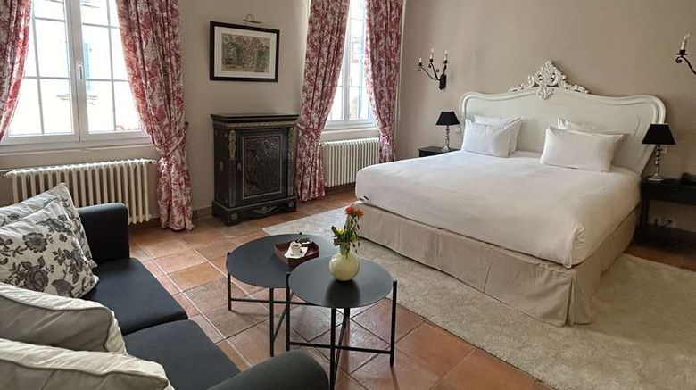 <b>Hostellerie Berard Suite</b>. Images powered by <a href="https://iceportal.shijigroup.com/" title="IcePortal" target="_blank">IcePortal</a>.