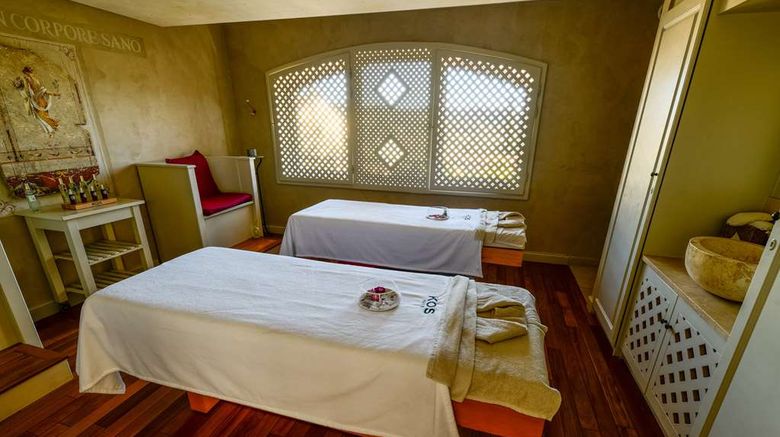 <b>Hostellerie Berard Suite</b>. Images powered by <a href="https://iceportal.shijigroup.com/" title="IcePortal" target="_blank">IcePortal</a>.