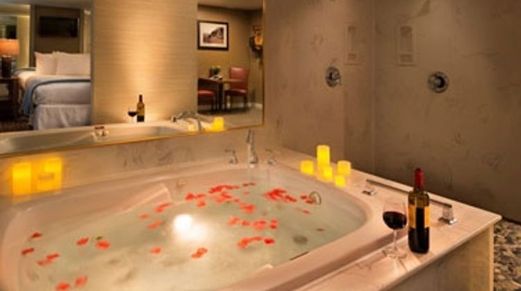 Postmarc Hotel & Spa Suites Room