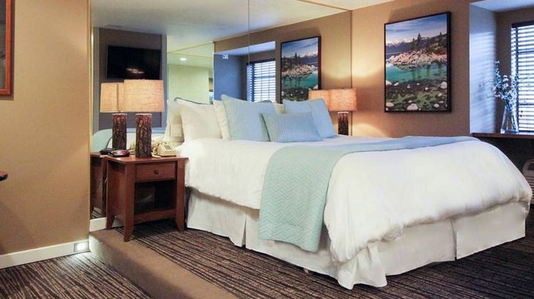 Postmarc Hotel & Spa Suites Room