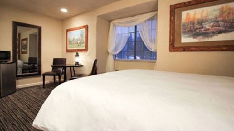 Postmarc Hotel & Spa Suites Room
