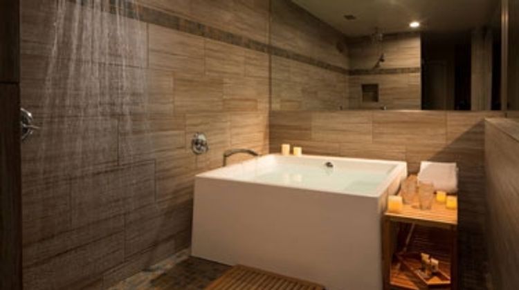 Postmarc Hotel & Spa Suites Room