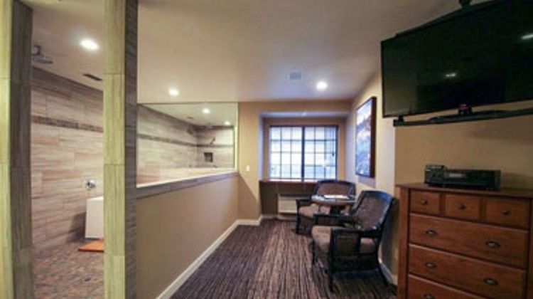 Postmarc Hotel & Spa Suites Room
