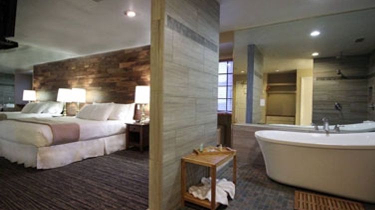 Postmarc Hotel & Spa Suites Room