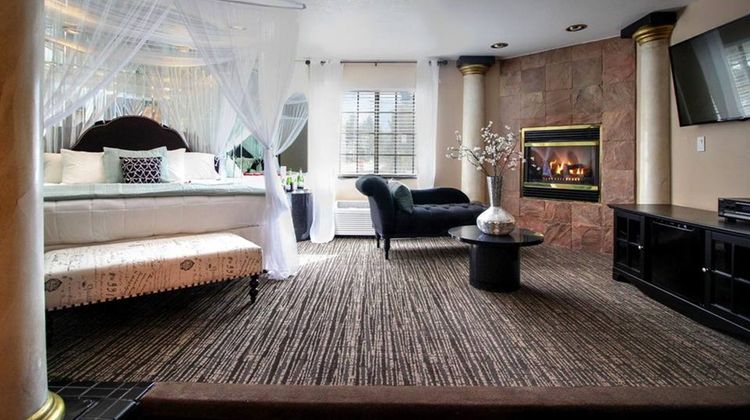 Postmarc Hotel & Spa Suites Room