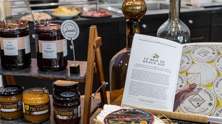 <b>Mercure Paris Pigalle Sacre Coeur Restaurant</b>. Images powered by <a href="https://iceportal.shijigroup.com/" title="IcePortal" target="_blank">IcePortal</a>.