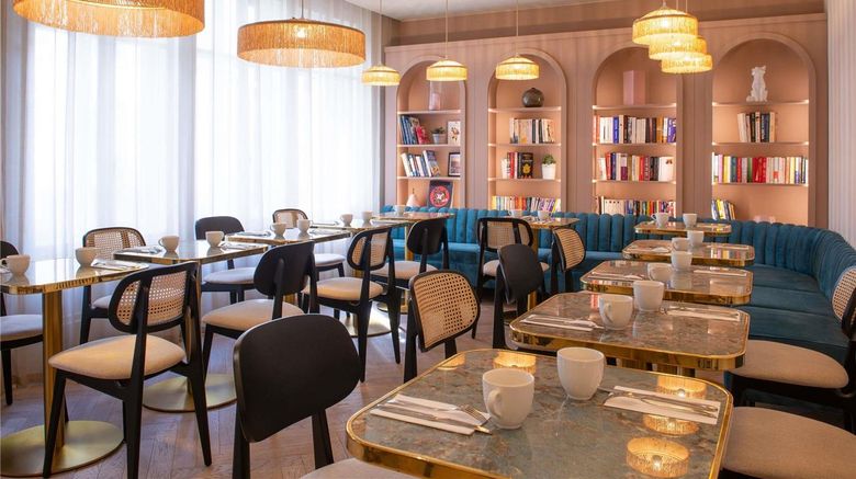 <b>Mercure Paris Pigalle Sacre Coeur Meeting</b>. Images powered by <a href="https://iceportal.shijigroup.com/" title="IcePortal" target="_blank">IcePortal</a>.