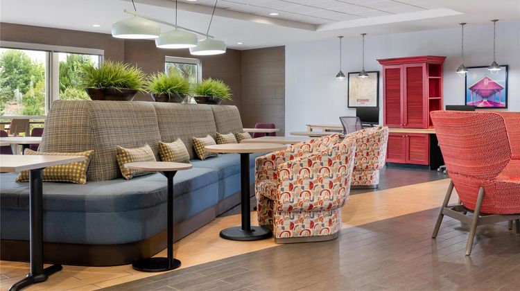 Home2 Suites by Hilton Atlanta South Lobby