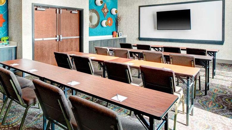 <b>Hampton Inn Atlanta Perimeter Dunwoody Meeting</b>. Images powered by <a href="https://iceportal.shijigroup.com/" title="IcePortal" target="_blank">IcePortal</a>.