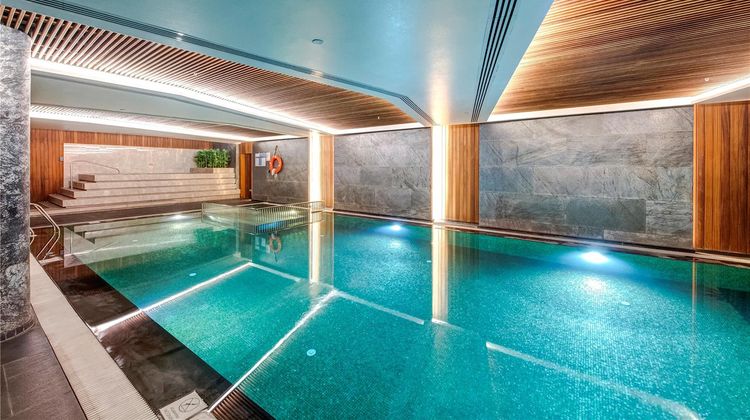 DoubleTree by Hilton Istanbul Piyalepasa Pool