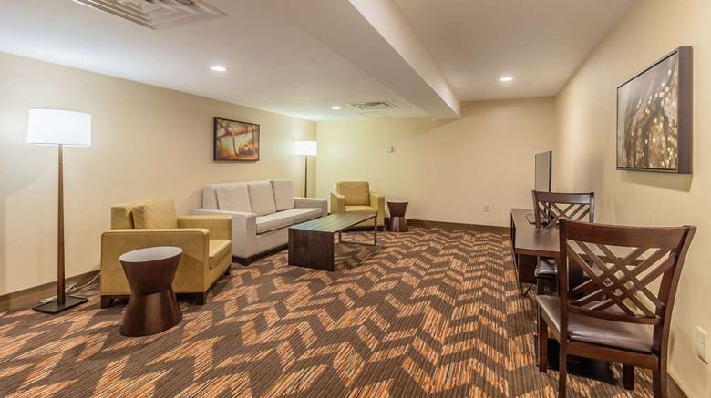 <b>Doubletree by Hilton Lawrence Room</b>. Images powered by <a href="https://iceportal.shijigroup.com/" title="IcePortal" target="_blank">IcePortal</a>.