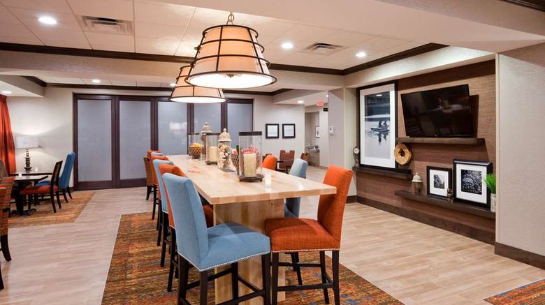 <b>Hampton Inn Minneapolis Bloomington West Restaurant</b>. Images powered by <a href="https://iceportal.shijigroup.com/" title="IcePortal" target="_blank">IcePortal</a>.