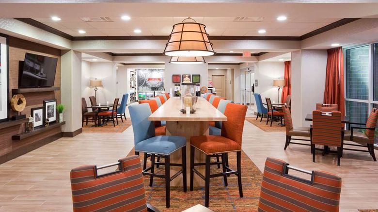 <b>Hampton Inn Minneapolis Bloomington West Lobby</b>. Images powered by <a href="https://iceportal.shijigroup.com/" title="IcePortal" target="_blank">IcePortal</a>.