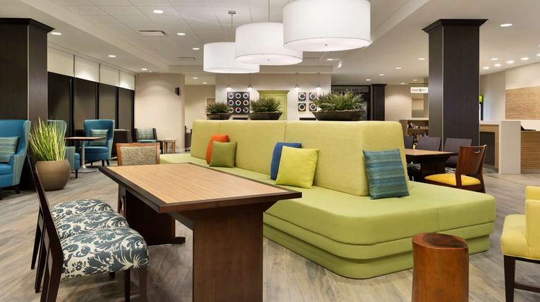 <b>Tru by Hilton Milton Lobby</b>. Images powered by <a href="https://iceportal.shijigroup.com/" title="IcePortal" target="_blank">IcePortal</a>.