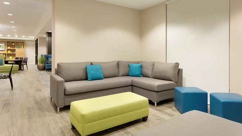 <b>Tru by Hilton Milton Lobby</b>. Images powered by <a href="https://iceportal.shijigroup.com/" title="IcePortal" target="_blank">IcePortal</a>.