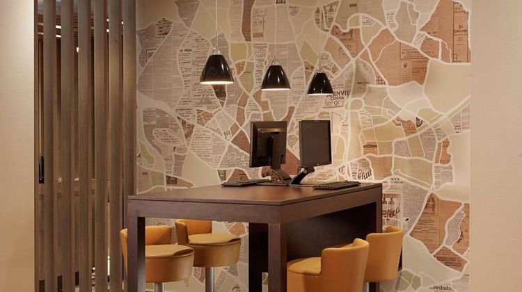 DoubleTree by Hilton Coventry Building Lobby