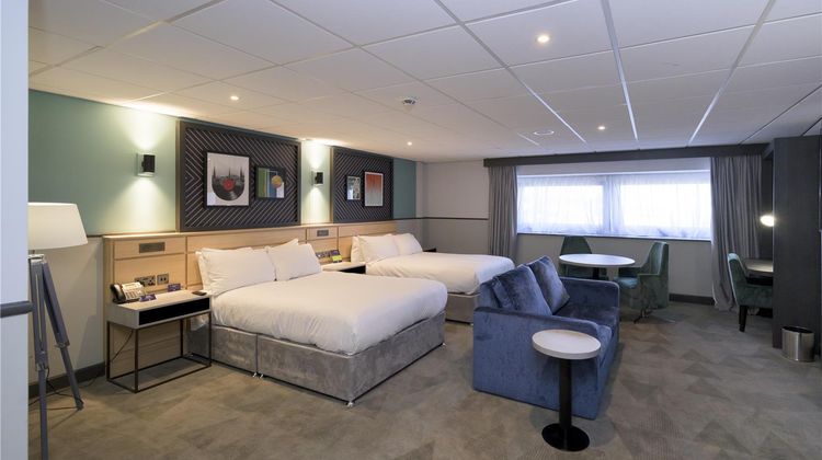 DoubleTree by Hilton Coventry Building Room
